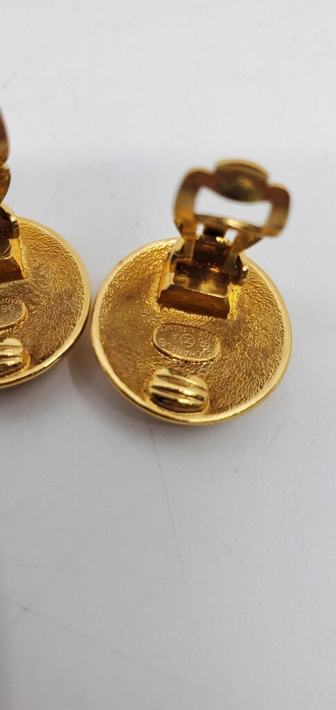 CHANEL 96A CC Logo Round Crown Clip-On Earrings