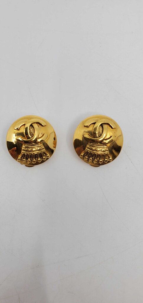 CHANEL 96A CC Logo Round Crown Clip-On Earrings