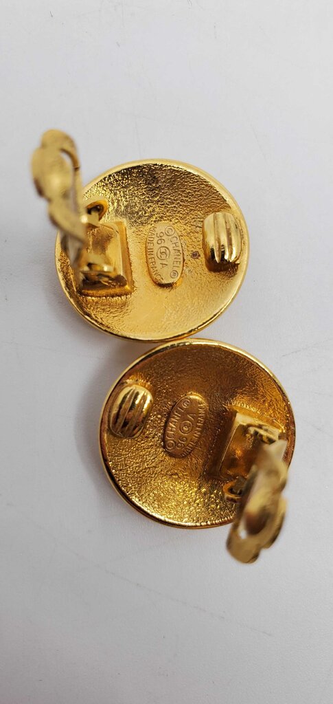 CHANEL 96A CC Logo Round Crown Clip-On Earrings
