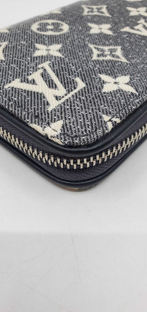 Louis Vuitton Zippy Wallet- Monogram grey denim