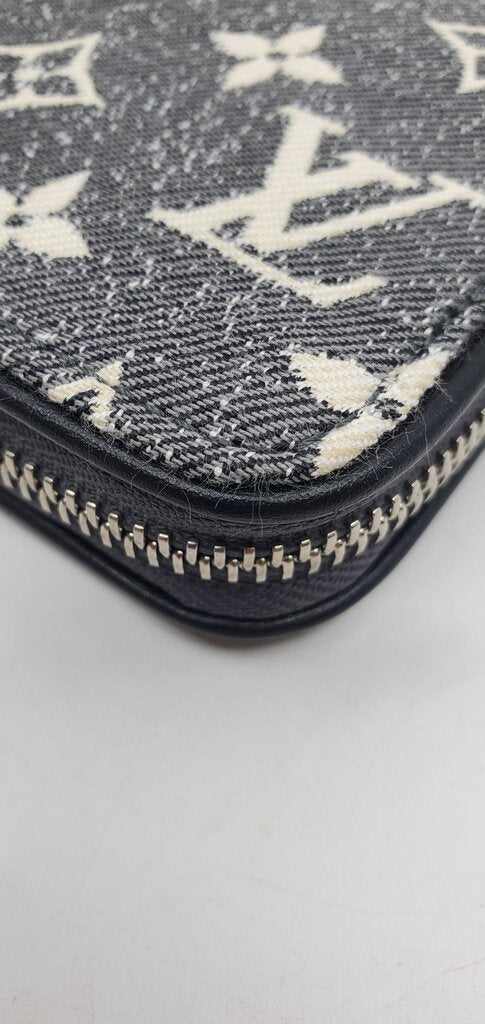 Louis Vuitton Zippy Wallet- Monogram grey denim
