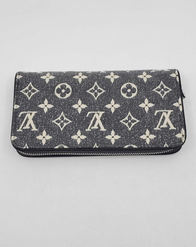 Louis Vuitton Zippy Wallet- Monogram grey denim