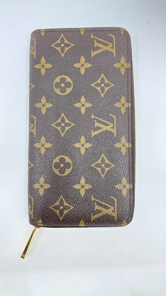 LOUIS VUITTON ZIPPY WALLET