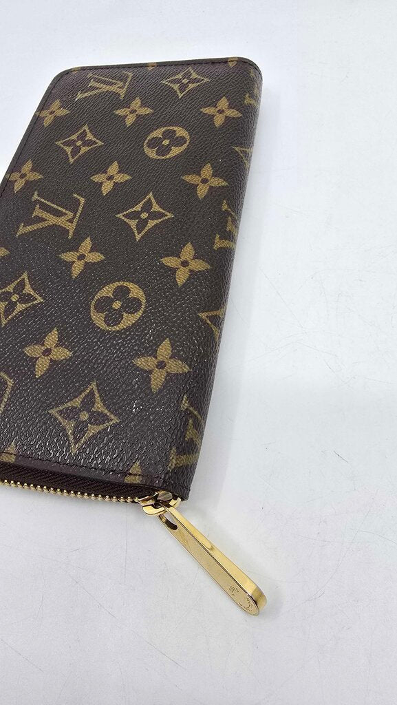 LOUIS VUITTON ZIPPY WALLET