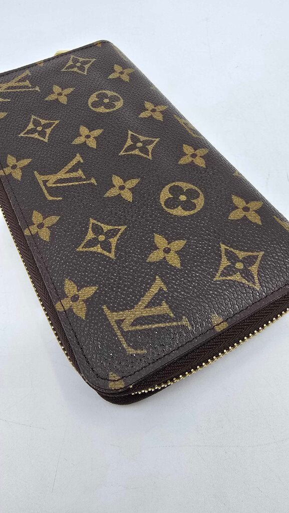 LOUIS VUITTON ZIPPY WALLET