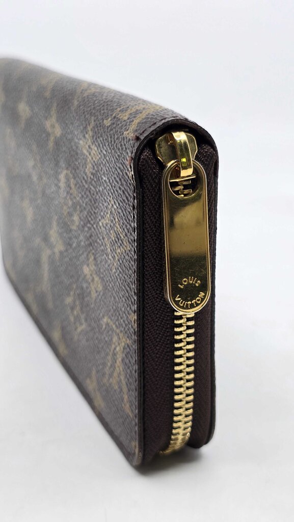 LOUIS VUITTON ZIPPY WALLET