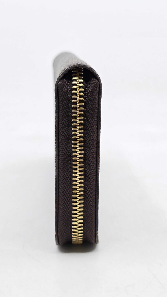 LOUIS VUITTON ZIPPY WALLET