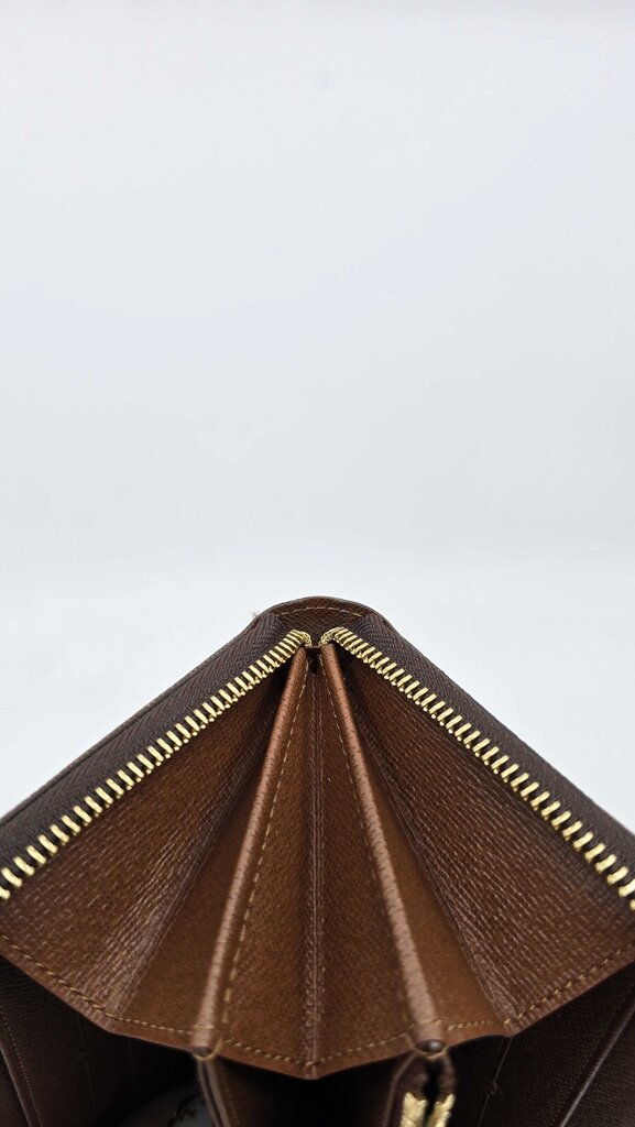LOUIS VUITTON ZIPPY WALLET