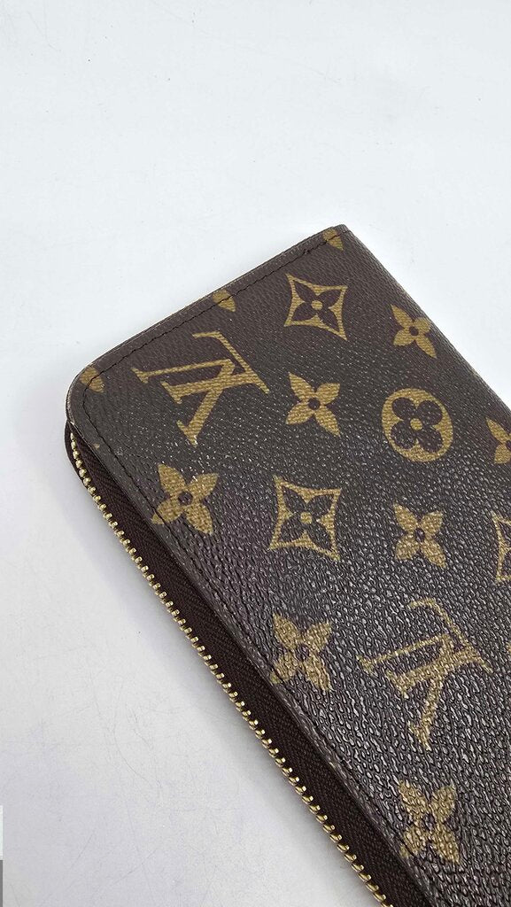 LOUIS VUITTON ZIPPY WALLET