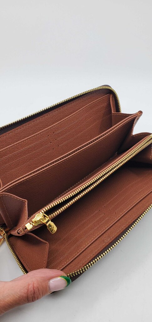 Louis Vuitton Zippy Monogram Wallet