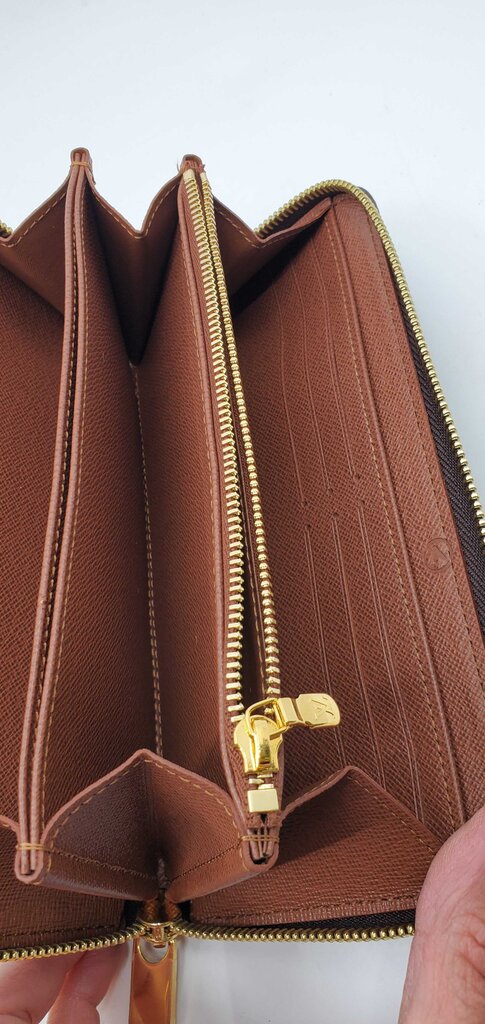 Louis Vuitton Zippy Monogram Wallet