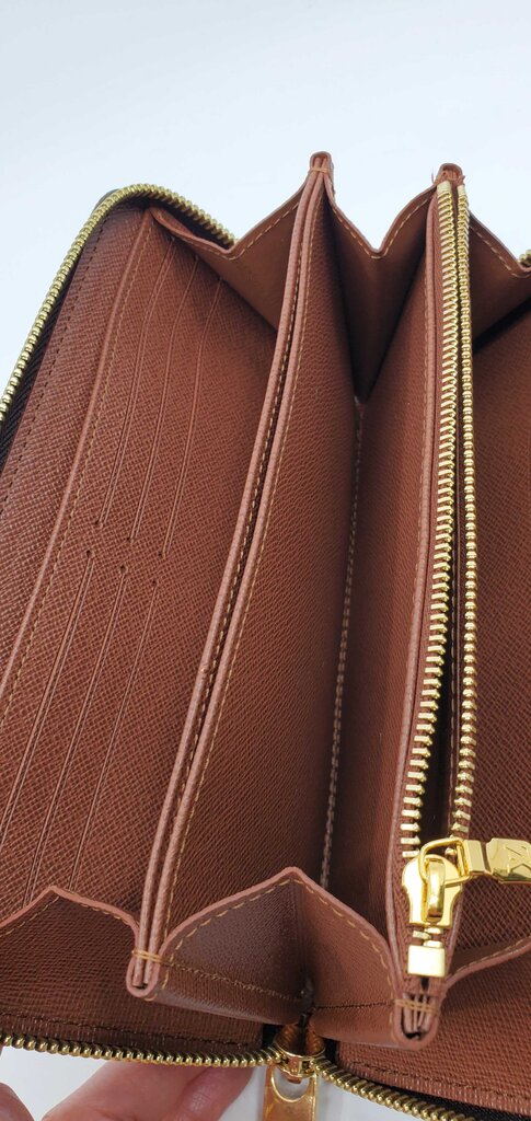 Louis Vuitton Zippy Monogram Wallet