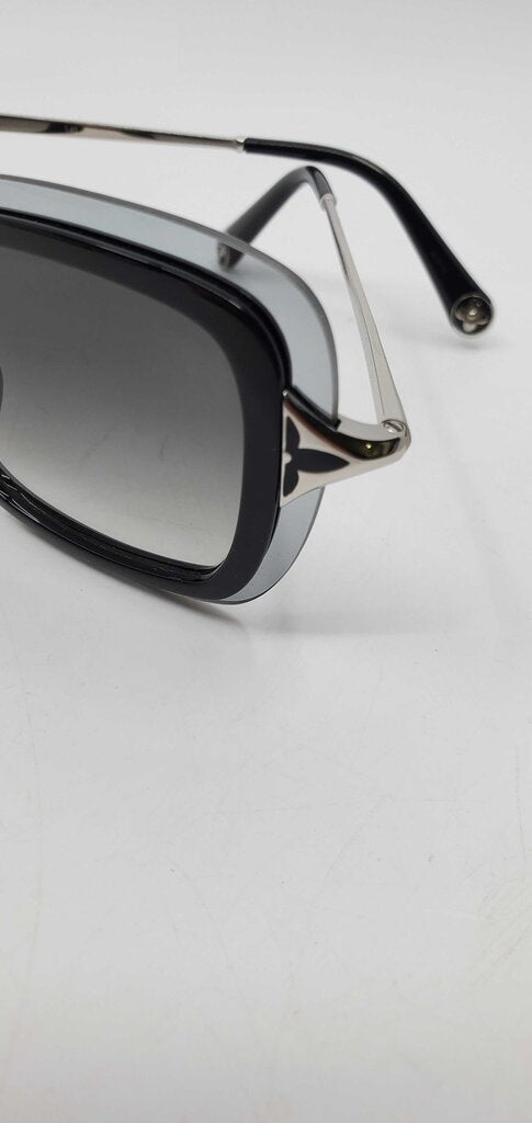 Louis Vuitton Black Z0439W Poppy Frame Sunglasses