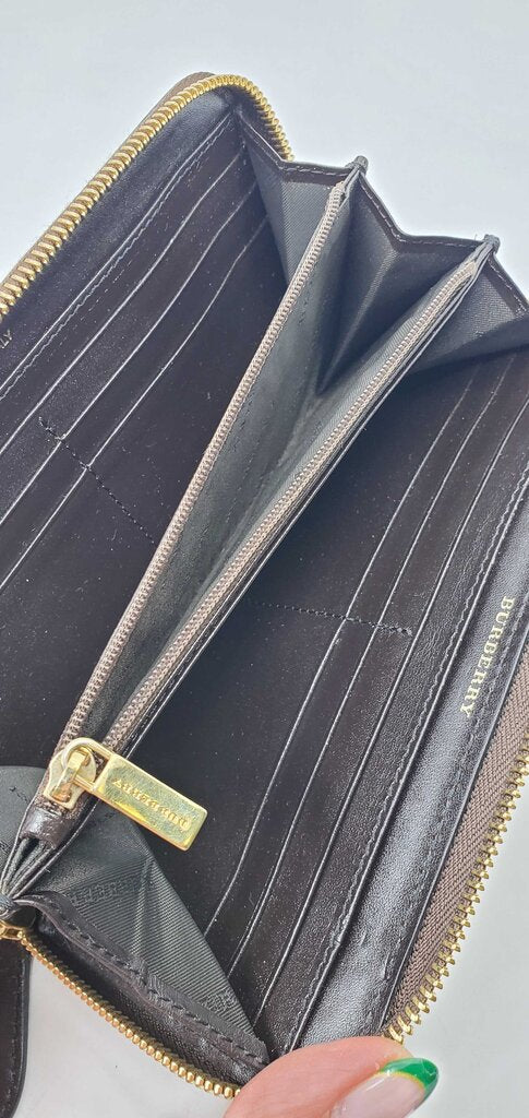 Burberry Haymarket check zippy wallet