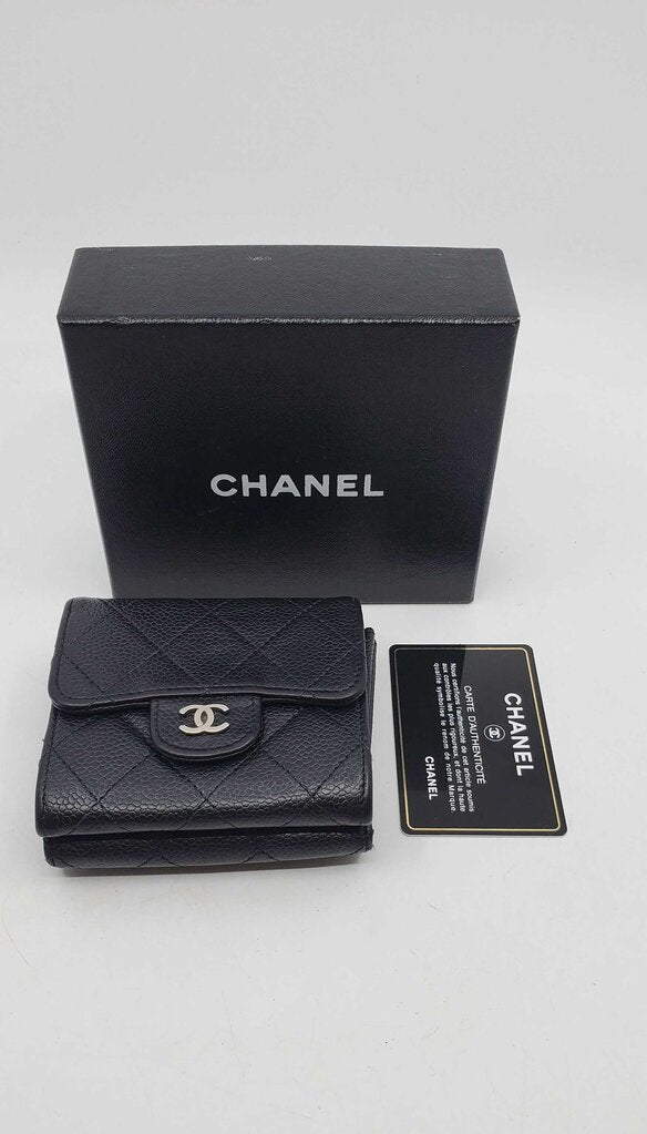 chanel 2010 bifold with coin purse compact wallet-blk caviar /silver