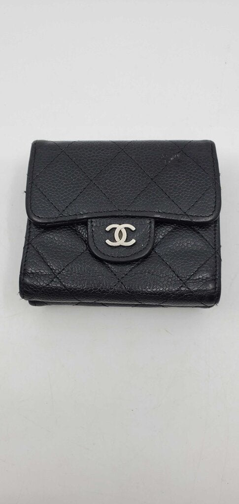chanel 2010 bifold with coin purse compact wallet-blk caviar /silver