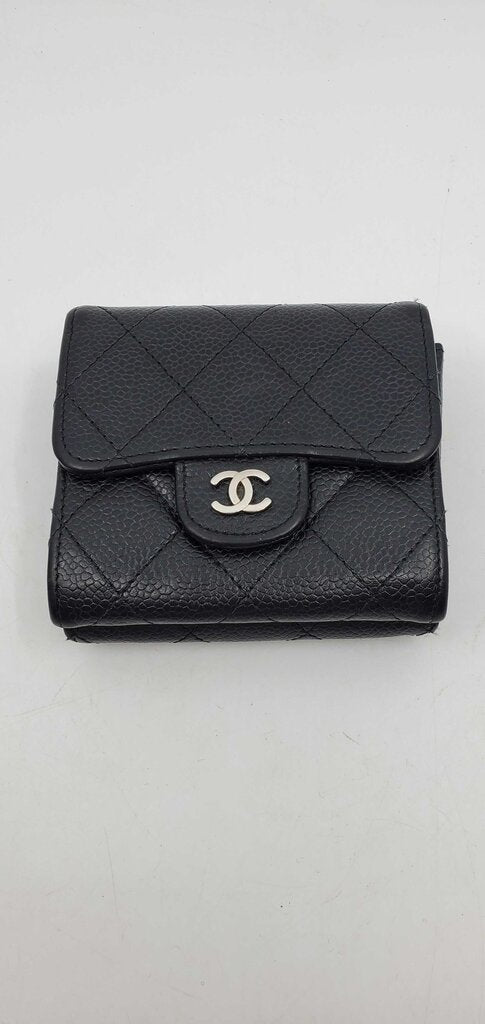 chanel 2010 bifold with coin purse compact wallet-blk caviar /silver