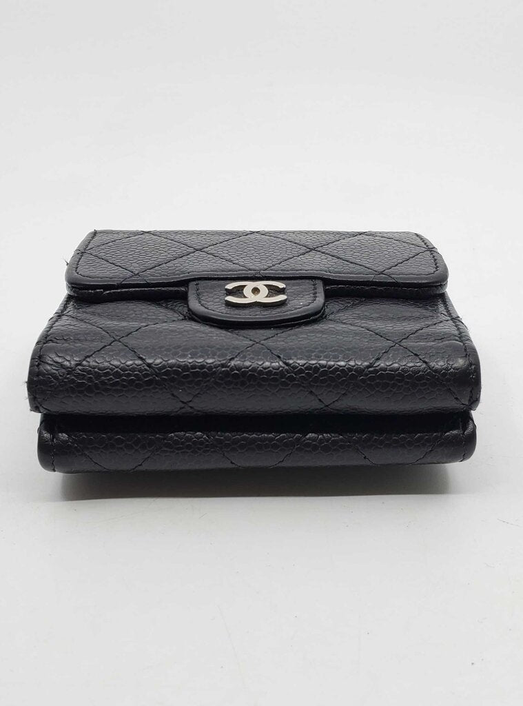 chanel 2010 bifold with coin purse compact wallet-blk caviar /silver