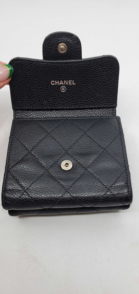 chanel 2010 bifold with coin purse compact wallet-blk caviar /silver