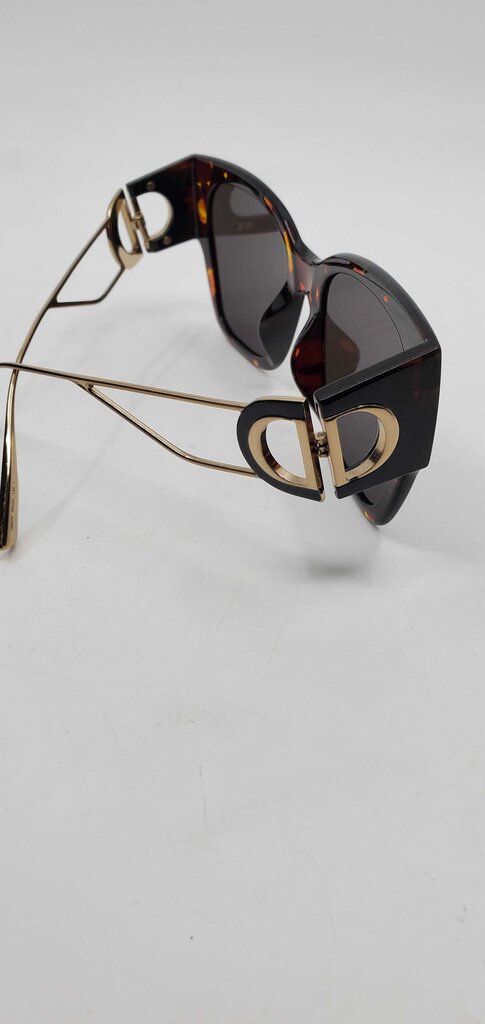 Dior 30Montaigne SU sunglasses