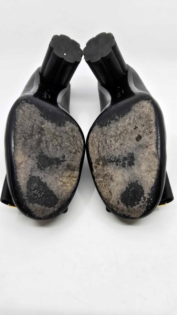 Salvatore Ferragamo Capua Leather Pumps