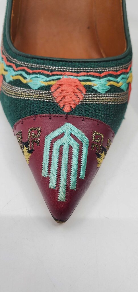 Valentino Garavani embroidered pointed-toe pumps