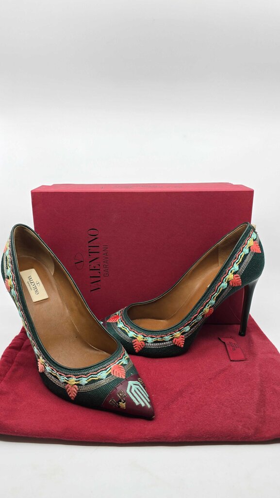 Valentino Garavani embroidered pointed-toe pumps
