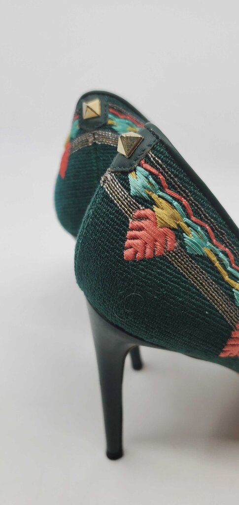 Valentino Garavani embroidered pointed-toe pumps