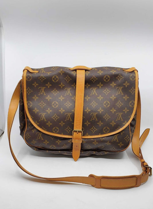 Louis Vuitton Vintage Saumur 35 Monogram crossbody bag
